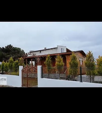 Denize 300 Mt Camlik Icinde Bahceli Muestakil Ev *