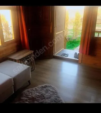 Denize 300 Mt Camlik Icinde Bahceli Muestakil Ev Çanakkale